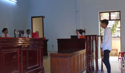 Hiếp dâm trẻ em Lãnh 2 năm tù giam