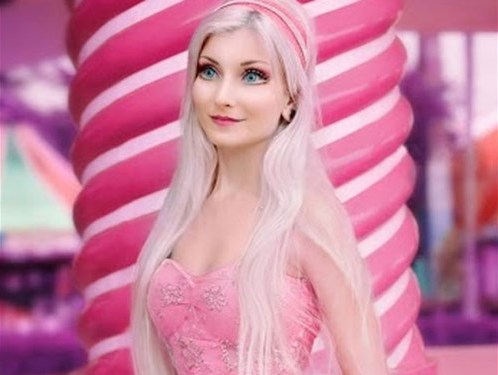 Xinh như búp bê sống dù không phẫu thuật