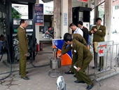 Bắt 8 người vụ 2 cây xăng tại Hà Nội gắn chip móc túi khách hàng