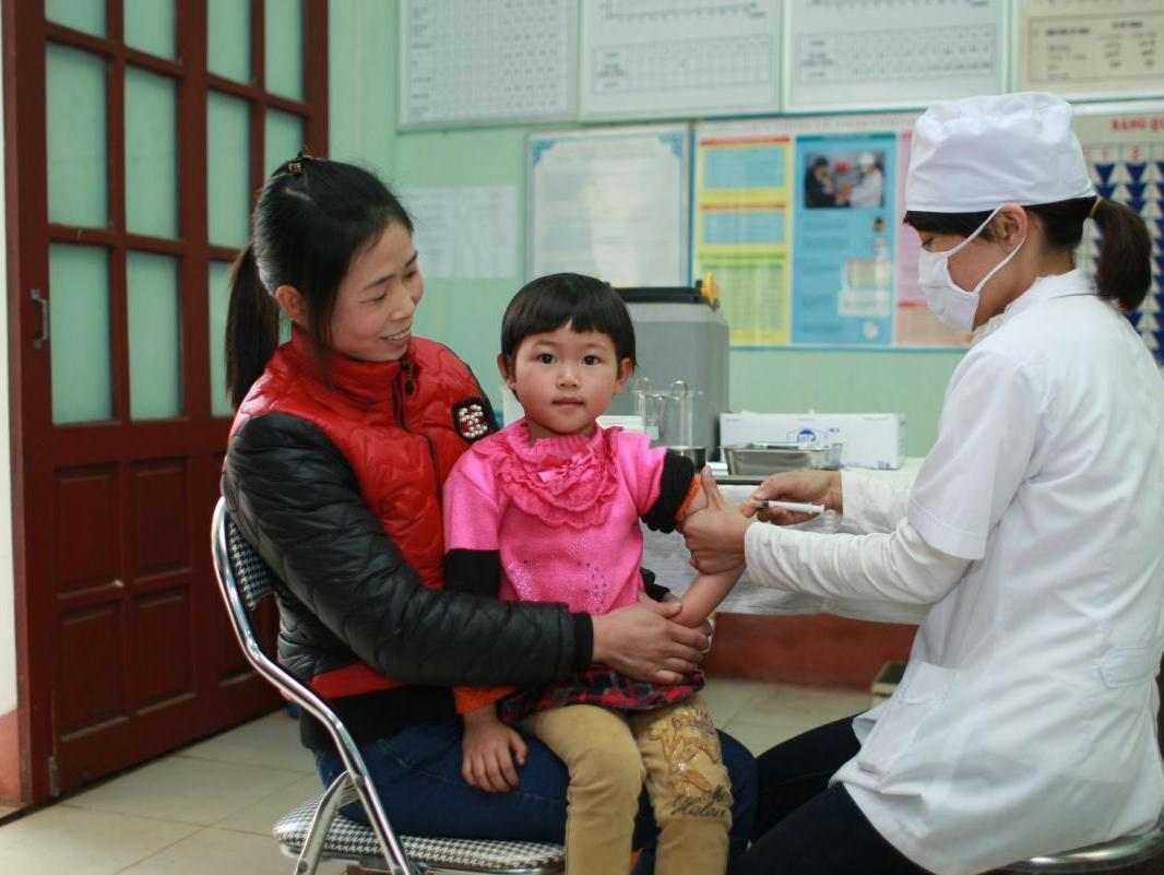 Cần xóa bỏ tình trạng 2 chương trình tiêm chủng