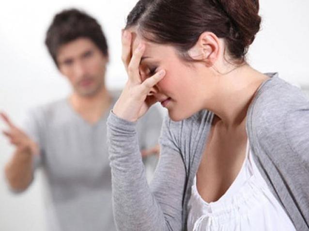 Chồng đã hay ghen lại keo kiệt