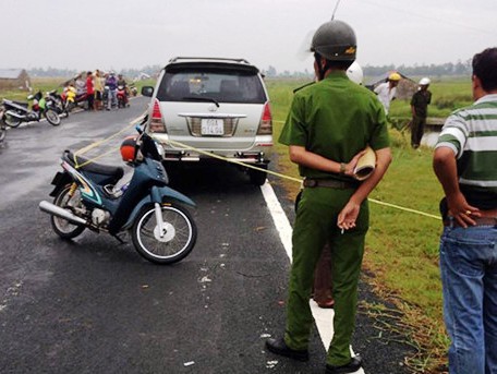 Bắt giam cán bộ quản lý thị trường nghi cướp ô tô