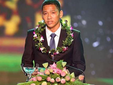 Quả bóng vàng Việt Nam Bó đũa và cột cờ