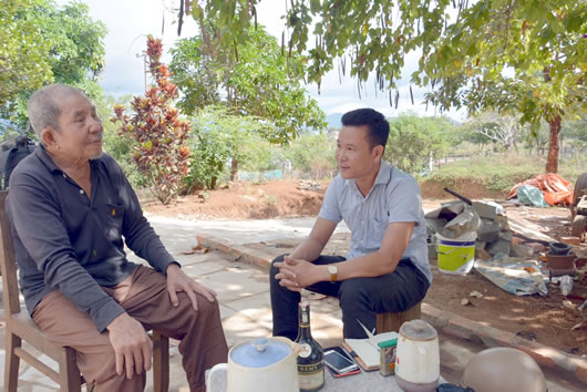 Phóng viên trò chuyện cùng ông Quách Trọng Hoan