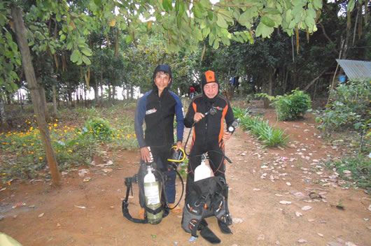 Dù đã gần 75 tuổi nhưng hễ có người bị nạn ông lại lên đường, cứu giúp.