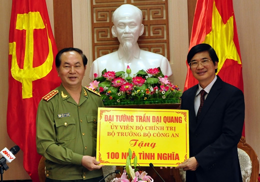Đại tướng Trần Đại Quang tặng 100 căn nhà tình nghĩa cho các đối tượng chính sách Quảng Nam.