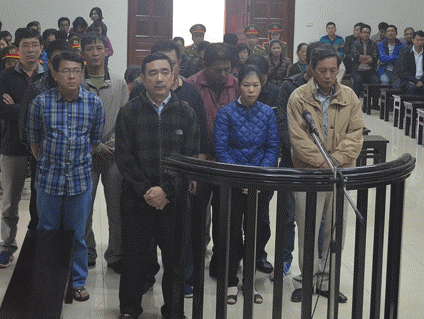 Buôn lậu xăng dầu qua biên giới, cựu Tổng giám đốc Cty dầu khí lĩnh 19 năm tù