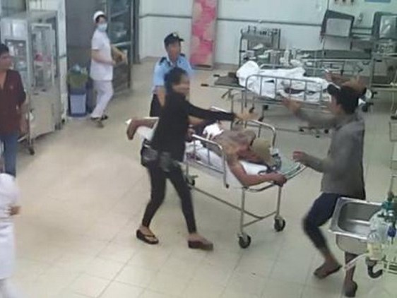 Đối tượng lạ mặt truy sát bệnh nhân tại Bệnh viện đa khoa Vĩnh Long