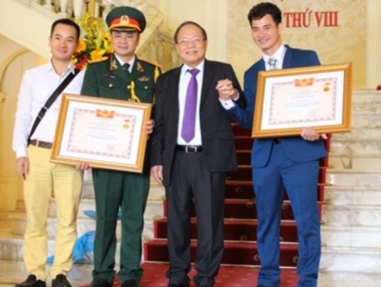 Nghệ sĩ và danh hiệu Không chờ đợi may mắn từ trên trời rơi xuống