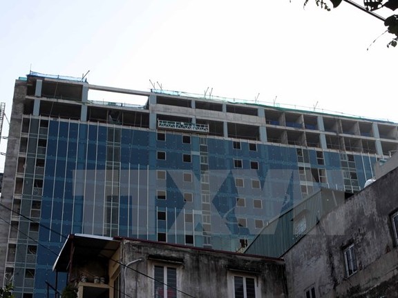 Hà Nội cưỡng chế xử lý vi phạm xây dựng tại công trình 8B Lê Trực