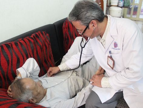 Nhân sự y tế, ngân hàng kiếm nhiều tiền nhất trong năm 2015