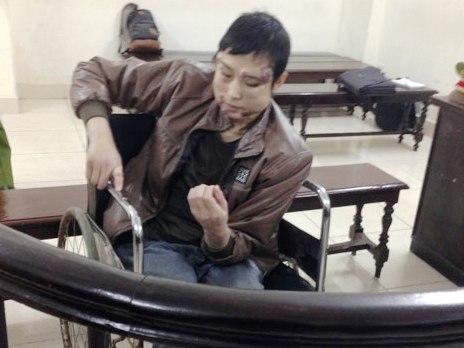 Xách thuê 10kg ma túy đá lấy tiền chữa bệnh ung thư