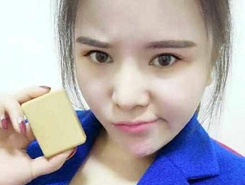 Hút mỡ làm xà phòng tặng bạn trai cũ để trả thù vì bị chê béo