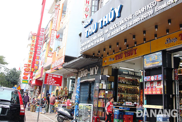 Lắp đặt lại mẫu bạt quay, che cũ trên 7 tuyến đường Đồng bộ về màu sắc, chiều cao và độ vươn