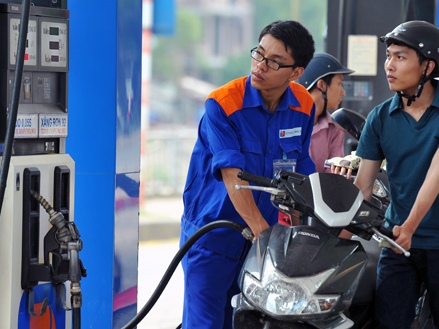 Giá xăng tiếp tục giảm, thấp nhất kể từ năm 2009