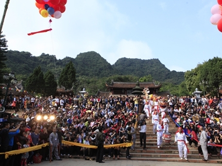 Chùa Hương nóng trước mùa lễ hội mới