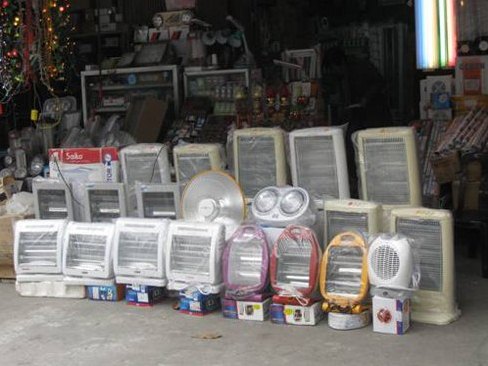 Quạt, túi sưởi loạn giá vì rét đậm