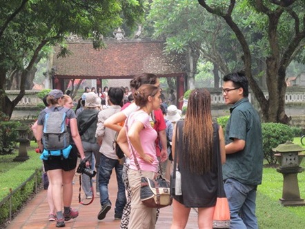 Du lịch mơ thu về 370 000 tỉ đồng