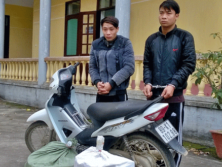 Khởi tố 2 đối tượng buôn lậu pháo qua biên giới