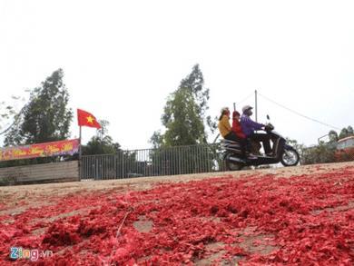 Xác pháo đỏ đường ở xã tỉ phú Sẽ xử nghiêm