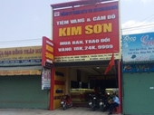 Mùng 4 Tết, vợ chồng chủ tiệm vàng Kim Sơn bị cướp đâm