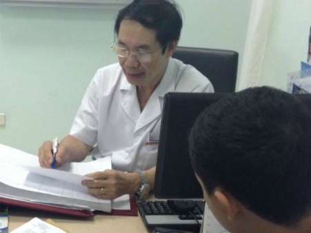 Yêu quá sức, ông chồng phải nhập viện đầu năm