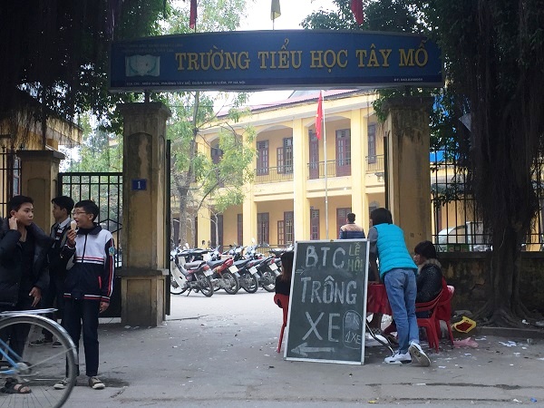 Hà Nội Trường tiểu học cho HS nghỉ vì làng tổ chức lễ hội