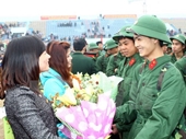 Hơn 2 000 thanh niên Hà Nội tình nguyện viết đơn xin nhập ngũ