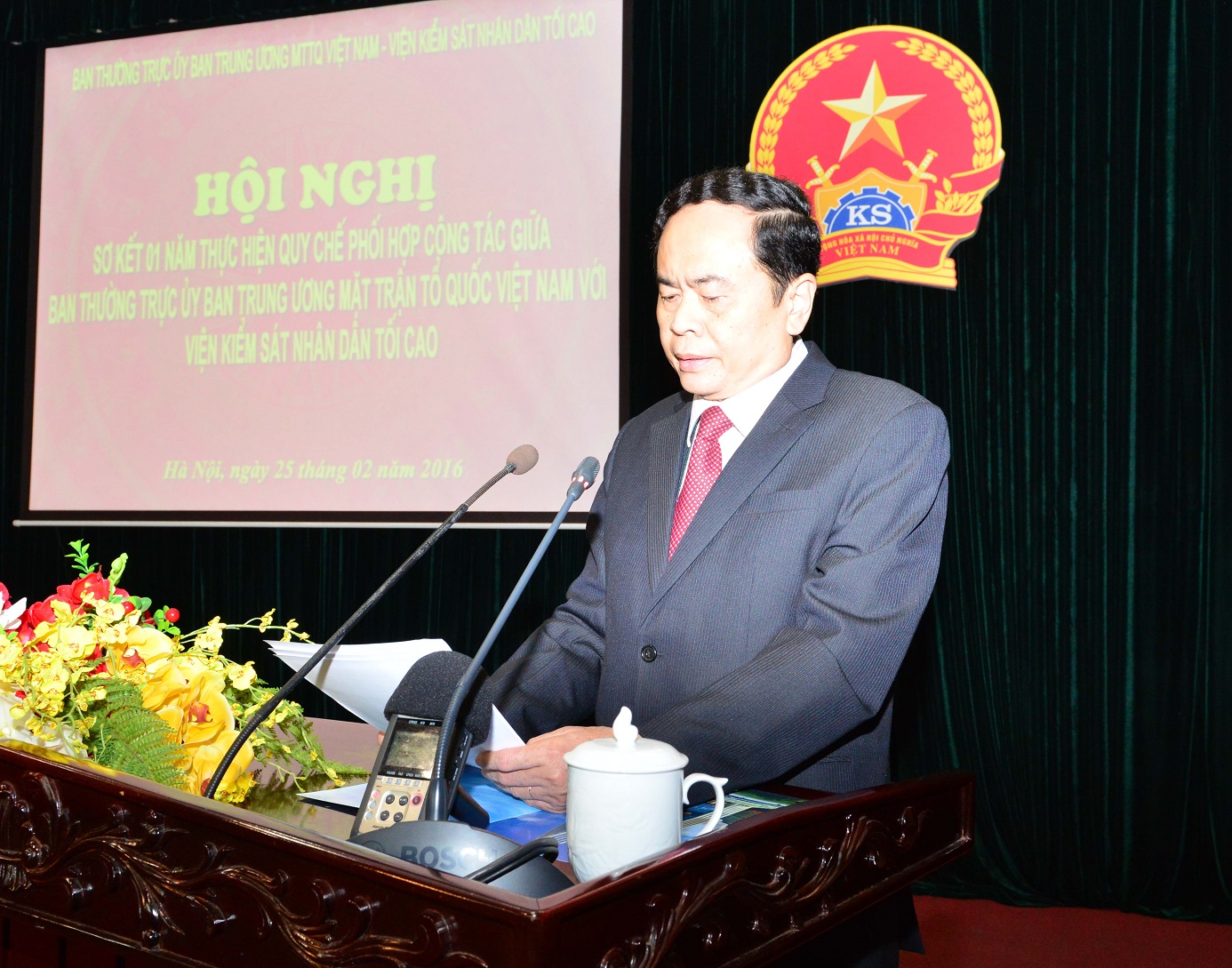 Đồng chí Trần Thanh Mẫn, Ủy viên Trung ương Đảng, Phó Chủ tịch Ủy ban Trung ương MTTQ Việt Nam phát biểu kết luận Hội nghị 