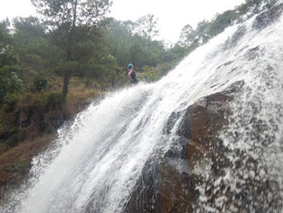 Tin thêm về vụ 3 du khách nước ngoài tử nạn khi leo thác mạo hiểm