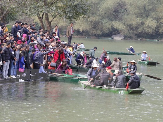 Biển người chen chúc xem đóng King Kong 2 tại Ninh Bình