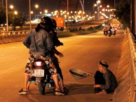Sau Tết, ăn xin tràn lan tại TP HCM Quản lý thế nào