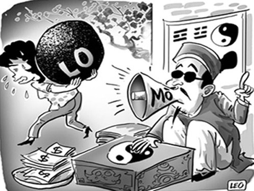 Thầy bói hốt bạc mùa lễ hội