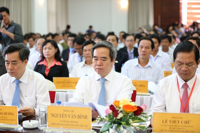 Ông Nguyễn Văn Bình, Ủy viên Bộ Chính trị - Thống đốc NHNN chỉ đạo Hội nghị. Ảnh: Trần Phong