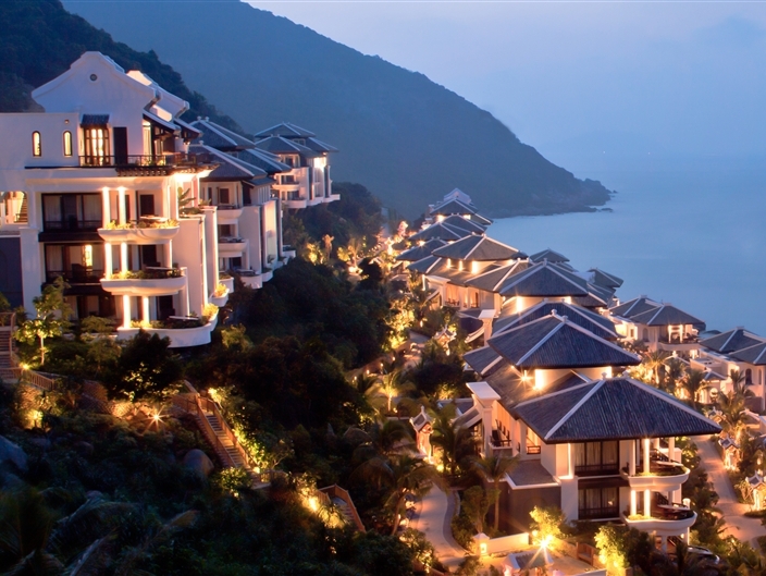 Làm đẹp với bậc thầy nghệ thuật làm móng tại khu nghỉ dưỡng sang trọng nhất thế giới