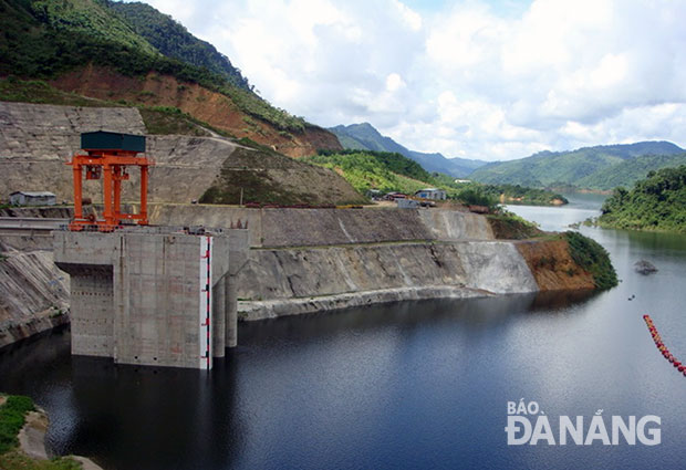 Sông Cầu Đỏ nhiễm mặn nặng