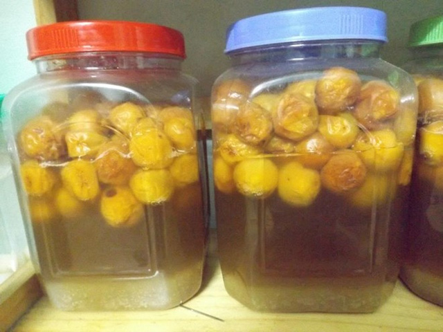 Nguy cơ ung thư vì uống nước hoa quả trong chai nhựa, inox