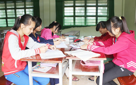 Tiền hỗ trợ học sinh nghèo đi đâu