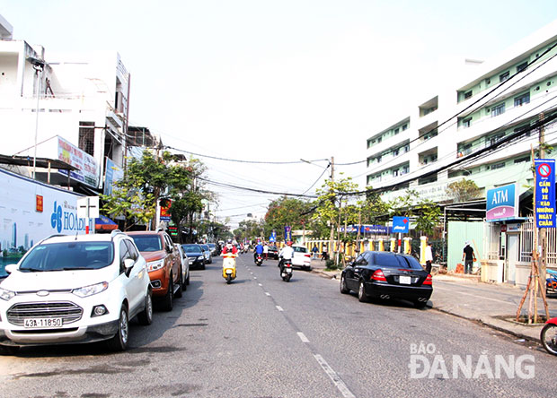 Cấm đỗ ô-tô ngày chẵn, ngày lẻ 80 tài xế chấp hành tốt