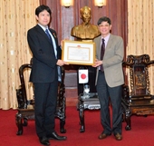 Cố vấn trưởng Dự án Jica Nhật Bản nhận Kỷ niệm chương Bảo vệ pháp chế của VKSND