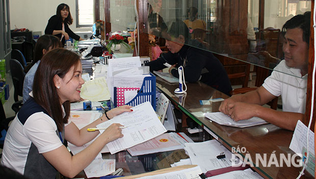 Công chức cười… không chỉ làm tăng FDI