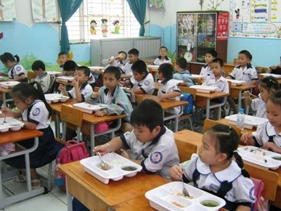 Thực phẩm trường học Con ăn, bố mẹ lo thon thót