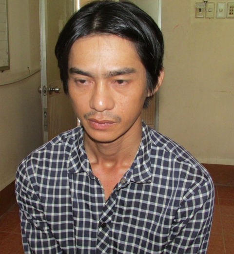 Đối tượng truy nã ra đầu thú