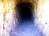 Bí thư huyện ủy đào hầm xuyên núi để lấy vàng hay ủ rượu