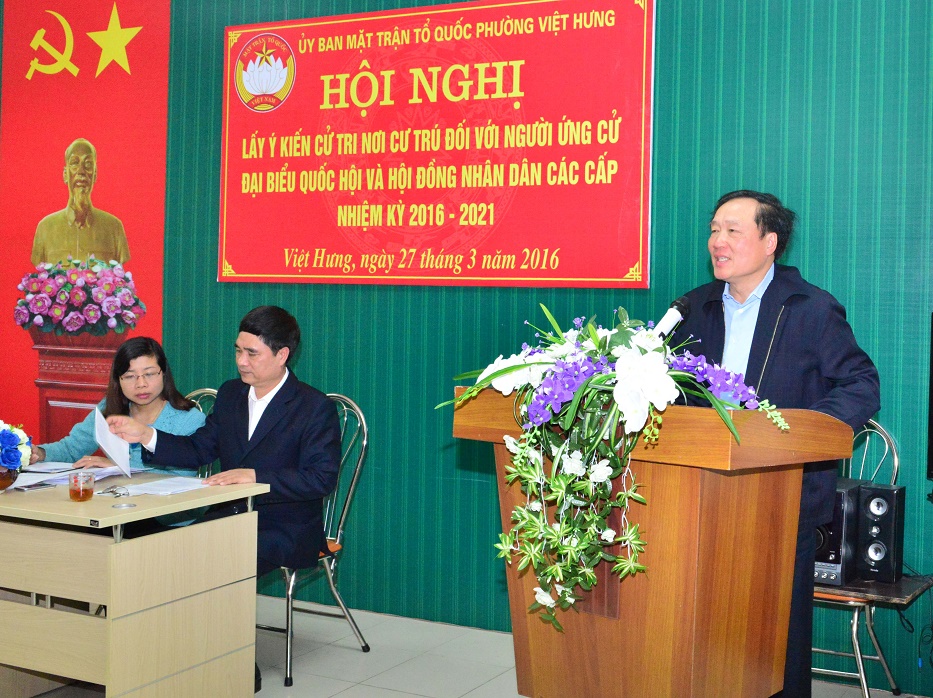 Đồng chí Nguyễn Hòa Bình, Bí thư Trung ương Đảng, Viện trưởng VKSNDTC phát biểu tại Hội nghị lấy ý kiến cử tri nơi cư trú