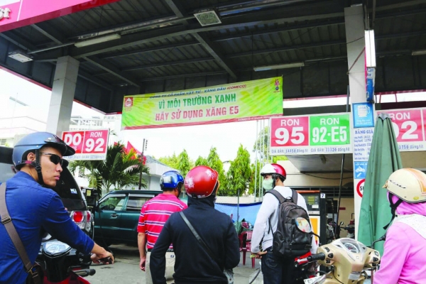Xăng E5 không hấp dẫn người tiêu dùng, vì sao