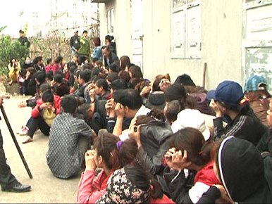 2 vụ phá sới bạc khủng  Chủ tịch xã bay  chức, 8 cán bộ khác bị kỉ luật