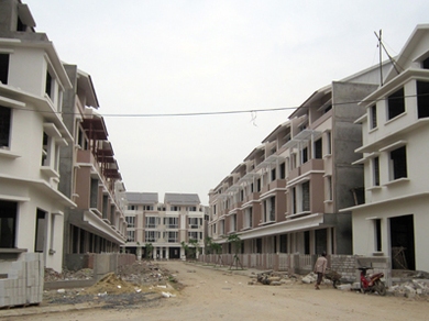 Nhà đầu tư địa ốc Hà Nội tính chuyện đổi món