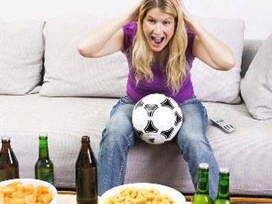 Vợ đam mê bóng đá và không chịu sinh con