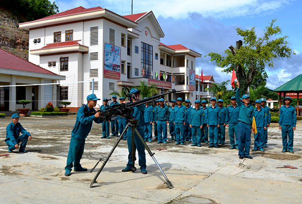  Huấn luyện sử dụng súng máy phòng không 12,7mm của lực lượng dân quân huyện Đam Rông